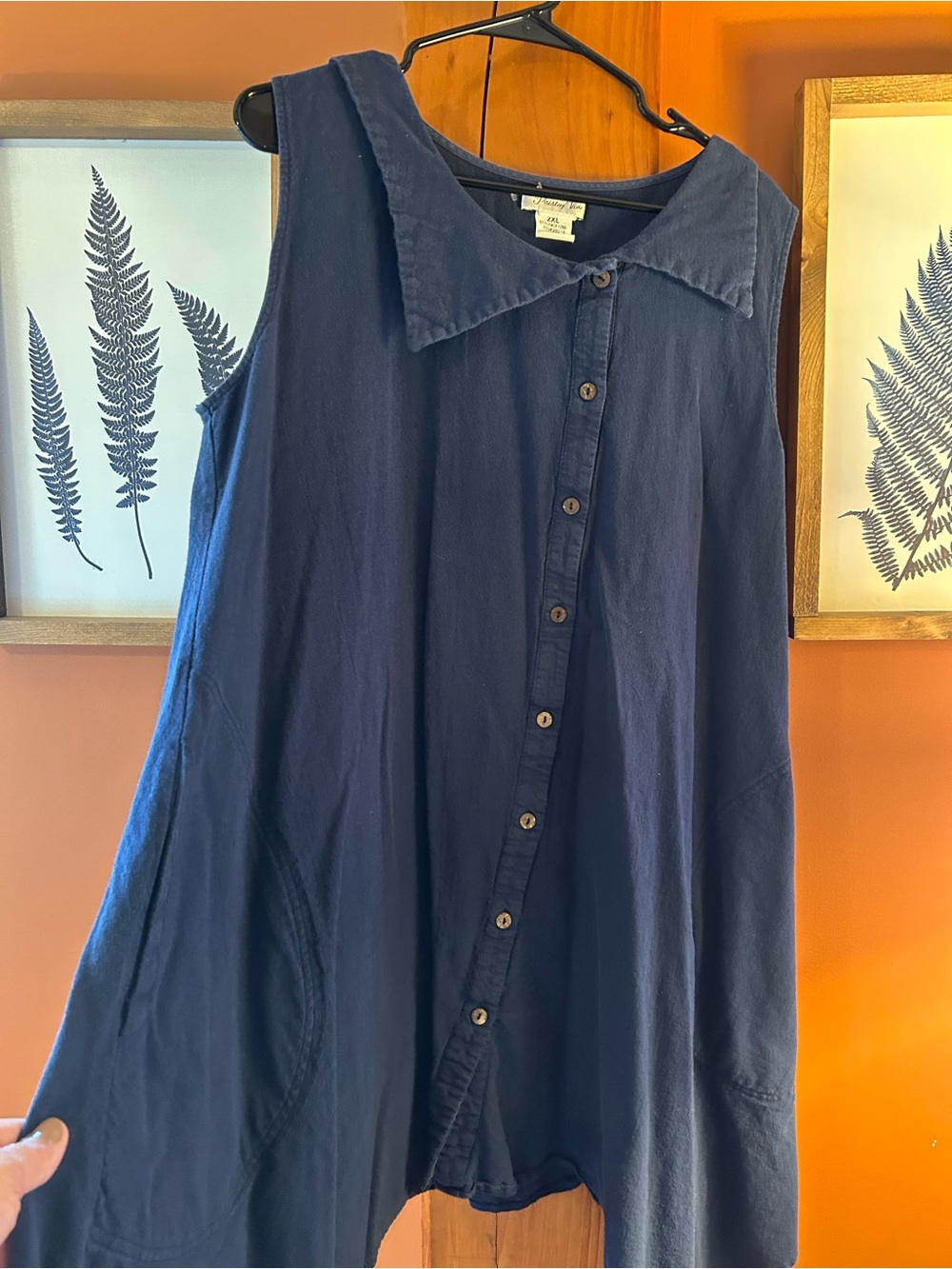 Sleeveless Button-Front Navy Tunic with Pointed Collar